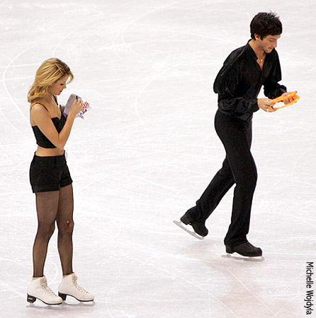 Tanith Belbin and Evan Lysacek autograph goodies to toss into the crowd