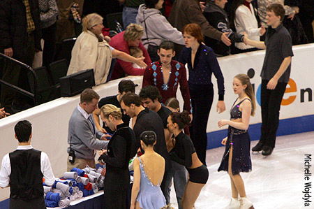 Crowd grows at the autograph table