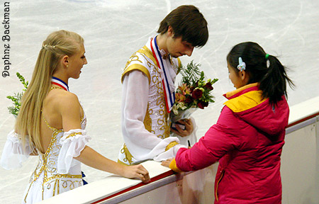 Piper &amp; Tim sign autographs