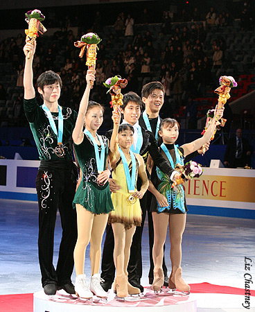 Junior Pairs Medalists: (L-R) Yue Zhang &amp; Lei Wang (CHN) bronze, Wenjing Sui &amp; Cong Han (CHN) gold, Narumi Takahashi &amp; Mervin Tran (JPN) silver