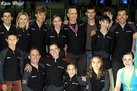 The cast of 2010 Ice Champions Live