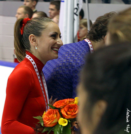 Vanessa &amp; Paul sign autographs after the ceremony