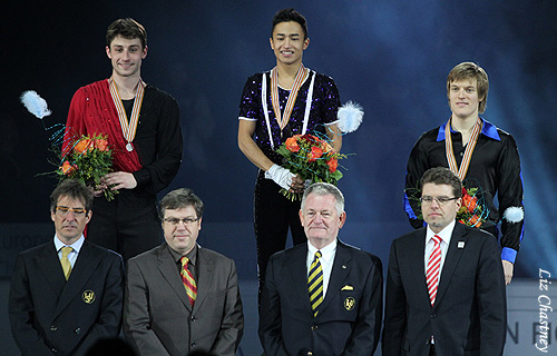 The event officials pose with the medalists