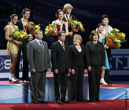 The 2011 World Ice Dance Champions with the event officials
