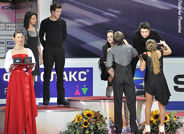 Sinitsina & Zhiganshin congratulate Virtue & Moir