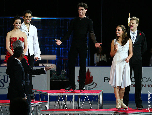 Scott Moir gestures to David Dore