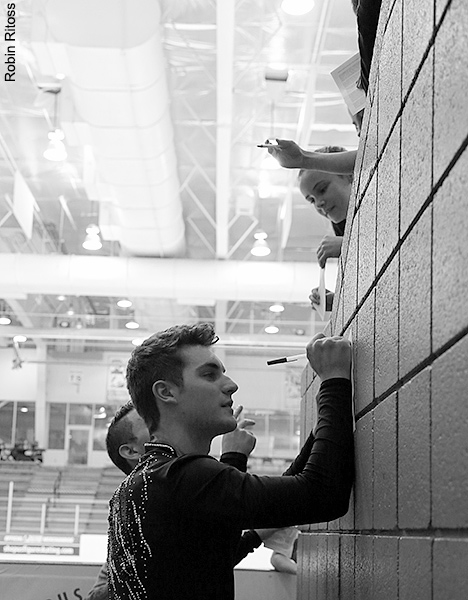 Joshua Farris (USA) signs autographs