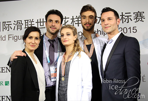 Papadakis & Cizeron (FRA) with their coaches Romain Haguenauer, Marie-France Dubreuil and Patrice Lauzon