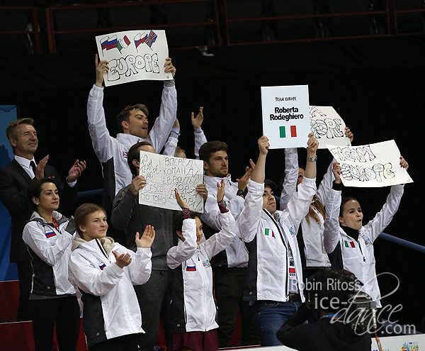 Ladies Group 2 - Roberta Rodeghiero receives applause from Team Europe