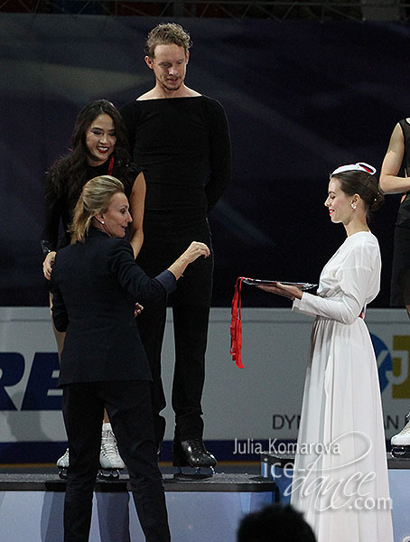 Chock & Bates receive their medals