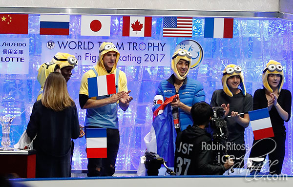 Team France reacts to Lauriault & Le Gac's performance