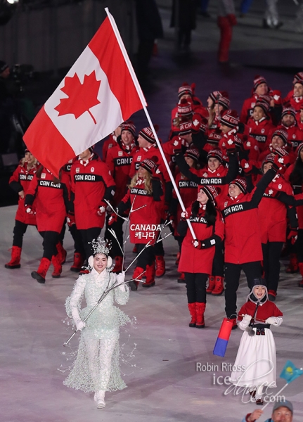 Tessa Virtue & Scott Moir lead Team Canada into the Stadium