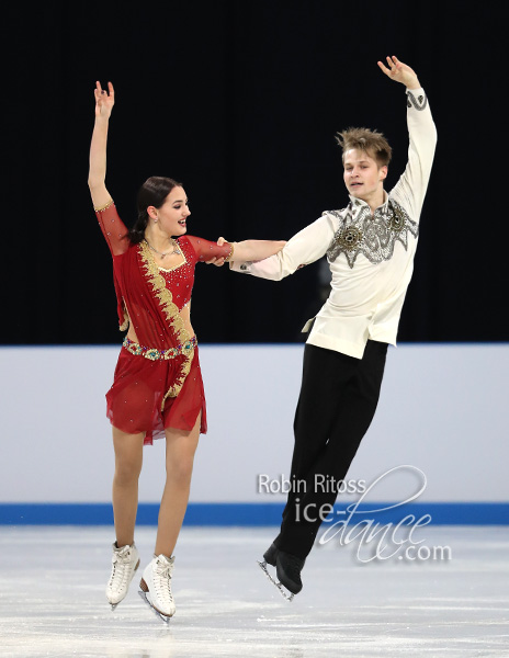 Viktoria Semenjuk & Artur Gruzdev (EST)