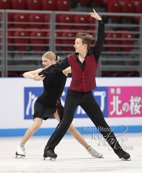 Anastasia Skoptcova & Kirill Aleshin (RUS) 