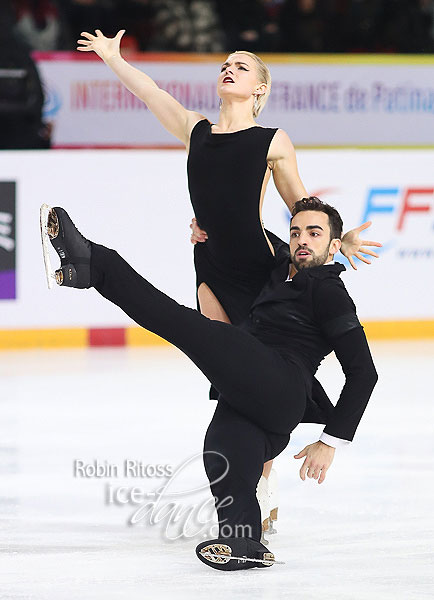 Olivia Smart & Adria Diaz (ESP)