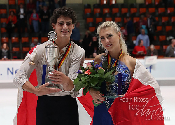 Gold medalists Piper Gilles & Paul Poirier (CAN)