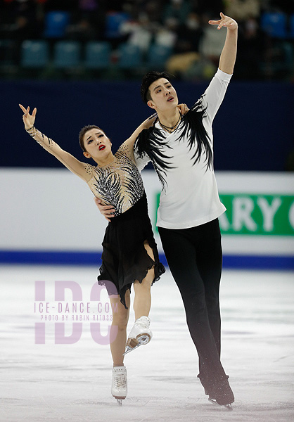 Shiyue Wang & Xinyu Liu (CHN)