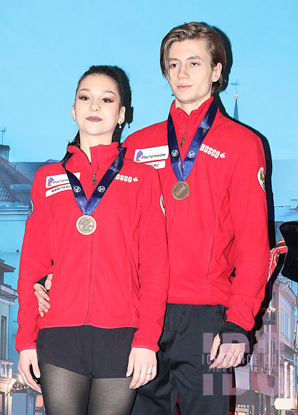 FD Medal Ceremony - Elizaveta Shanaeva & Devid Naryzhnyy  (RUS)
