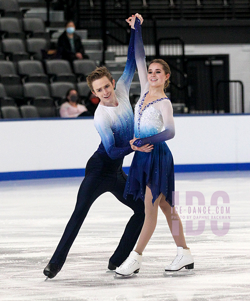 Klara Kowar & TJ Carey (USA)