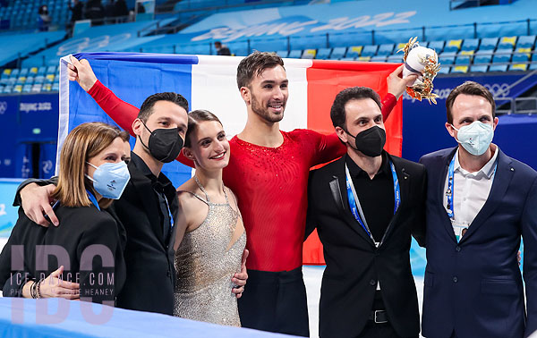 Papadakis & Cizeron with I.AM coaches