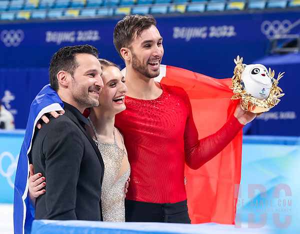 Papadakis & Cizeron with coach Romain Haguenauer